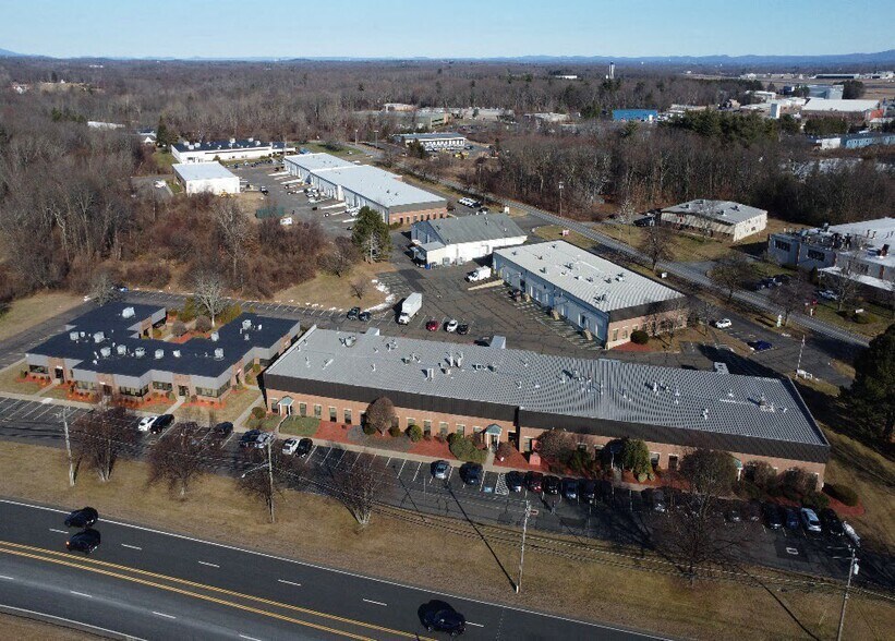 More Photos Of 7 Kripes Rd, East Granby Flex For Lease