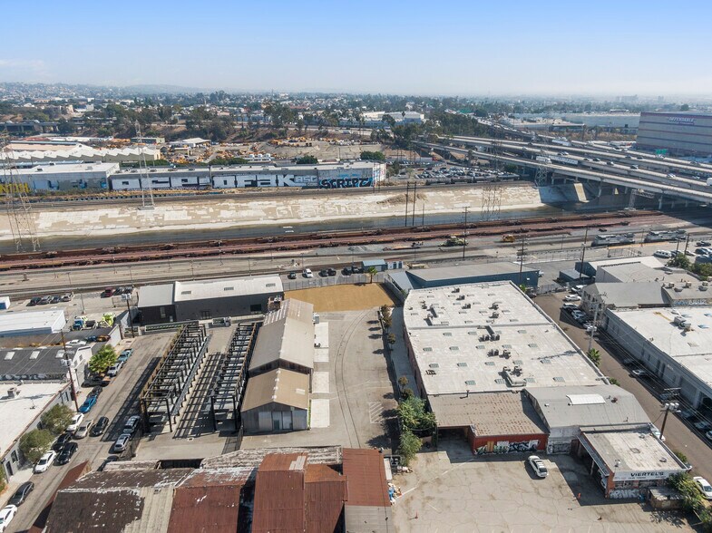 Primary Photo Of , Los Angeles Flex For Sale