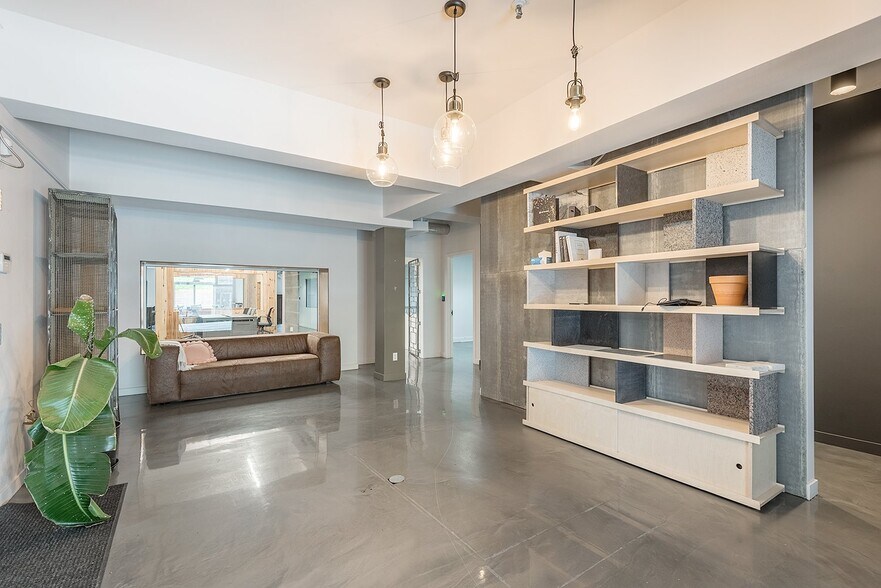 More Photos Of 3939 Rue Wellington, Montréal Storefront Retail Office For Lease