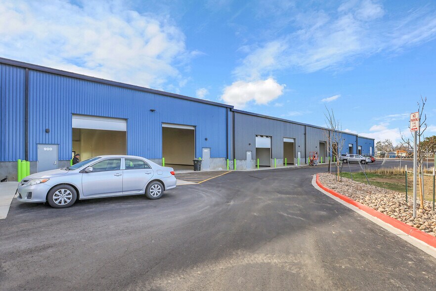 More Photos Of 5200 Oneida St, Commerce City Showroom For Lease