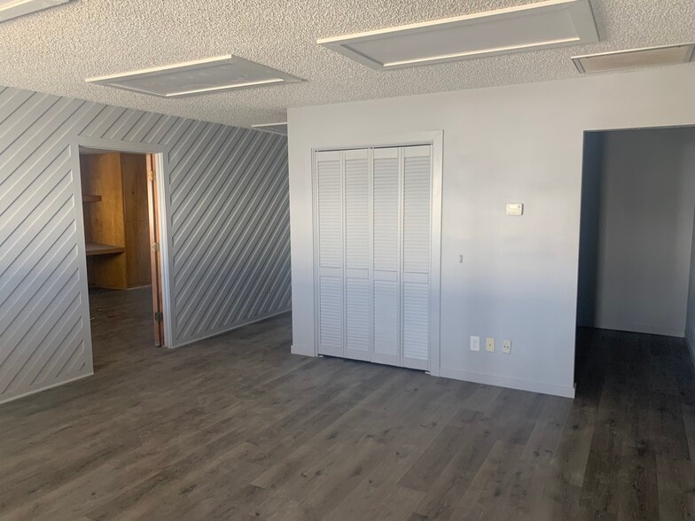More Photos Of 3514 Copeland Dr, San Antonio Light Manufacturing For Sale