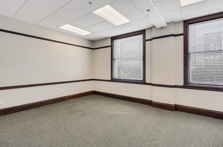 More Photos Of 62 N Main St, Memphis Apartments For Lease