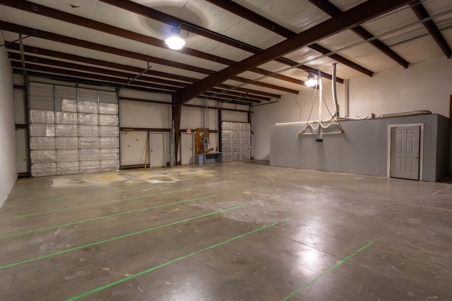 More Photos Of 1009 Industrial Ct, Suwanee Warehouse For Lease