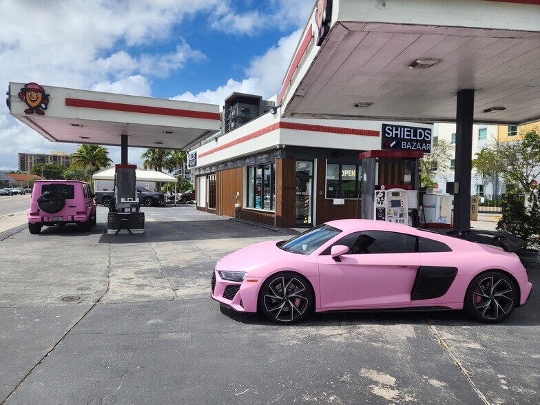 More Photos Of 12500 Biscayne Blvd, North Miami General Retail For Lease