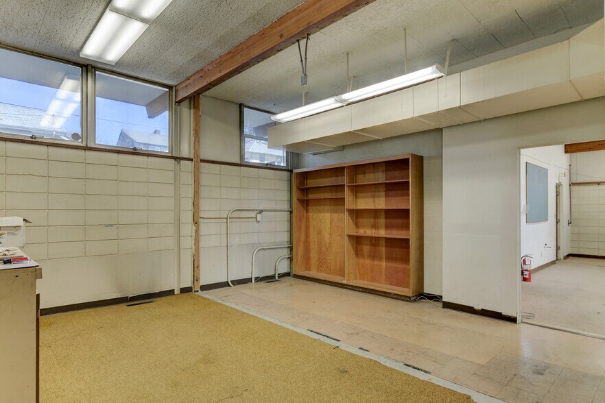 More Photos Of 102 Quince St NE, Olympia Freestanding For Lease