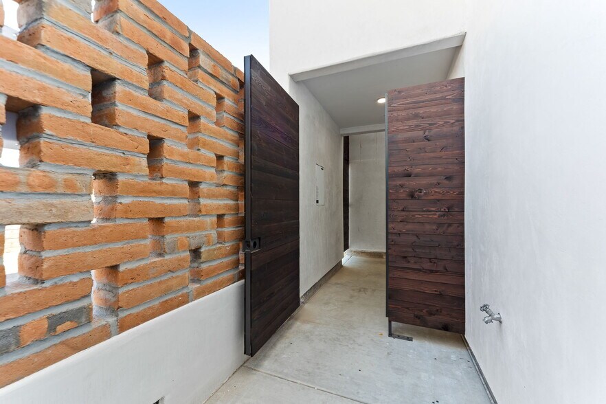 More Photos Of 21 Lalo Way, Tucson Multifamily For Sale