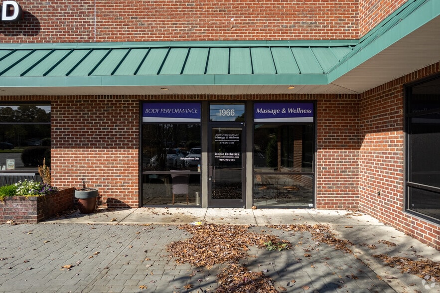 More Photos Of 1950-1988 S Main St, Wake Forest Freestanding For Lease