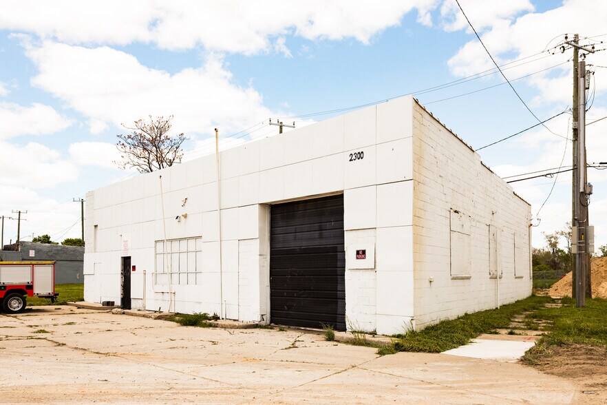 Primary Photo Of 2300 Michigan Ave, Detroit Auto Repair For Sale