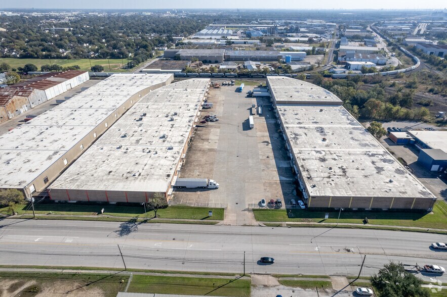 More Photos Of 1020-1060 Lockwood Dr, Houston Unknown For Lease