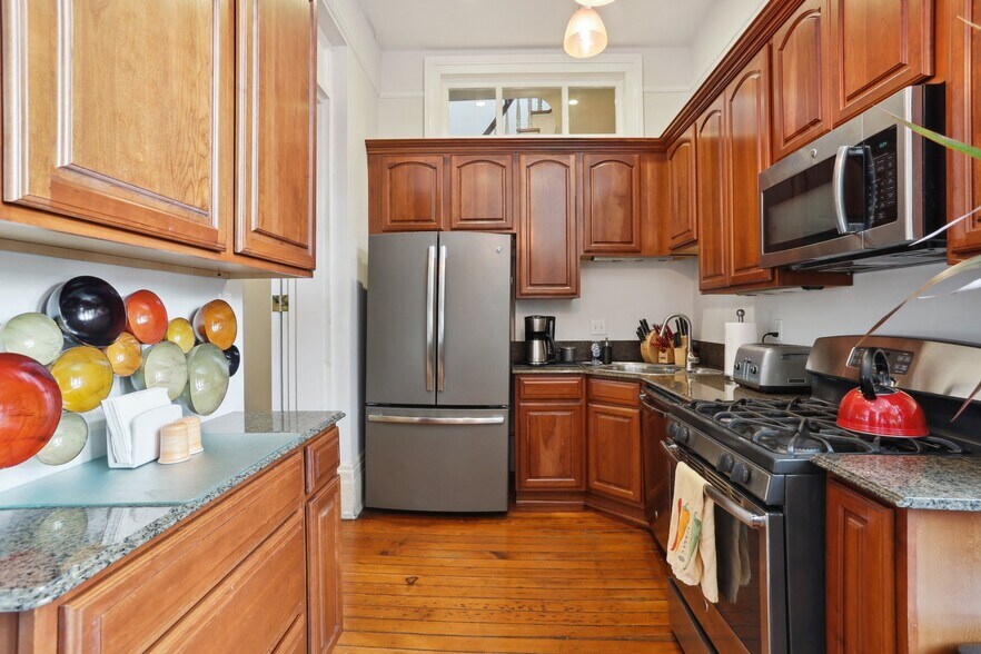More Photos Of 842 Camp St, New Orleans Specialty For Sale