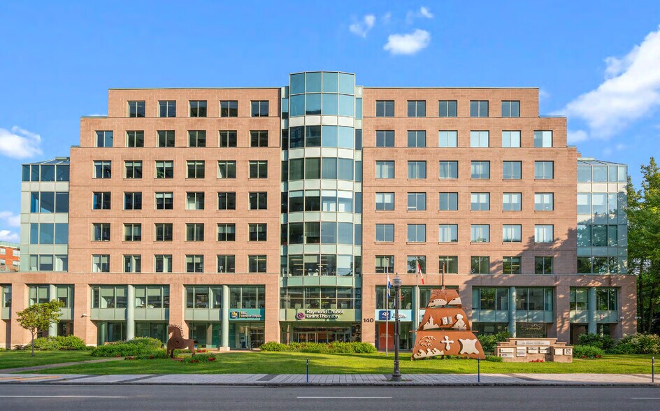 More Photos Of 140 Grande Allée E, Québec Office For Lease