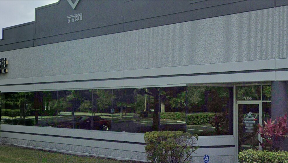 More Photos Of 7751 Kingspointe Pky, Orlando Light Distribution For Lease