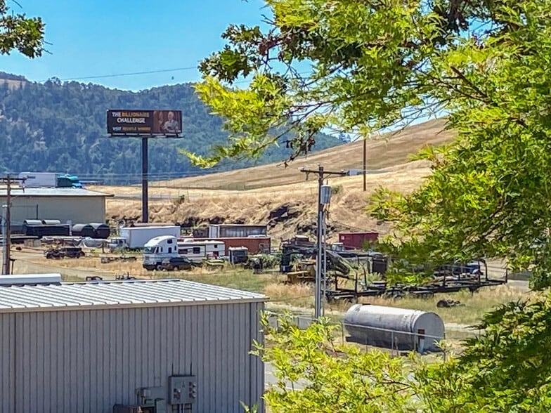 More Photos Of 8017 Old Highway 99 N, Roseburg Distribution For Sale