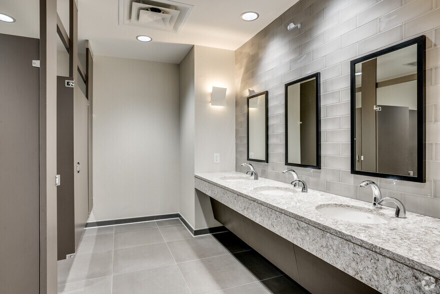 More Photos Of 6801 Governors Lake Pky, Peachtree Corners Office For Lease