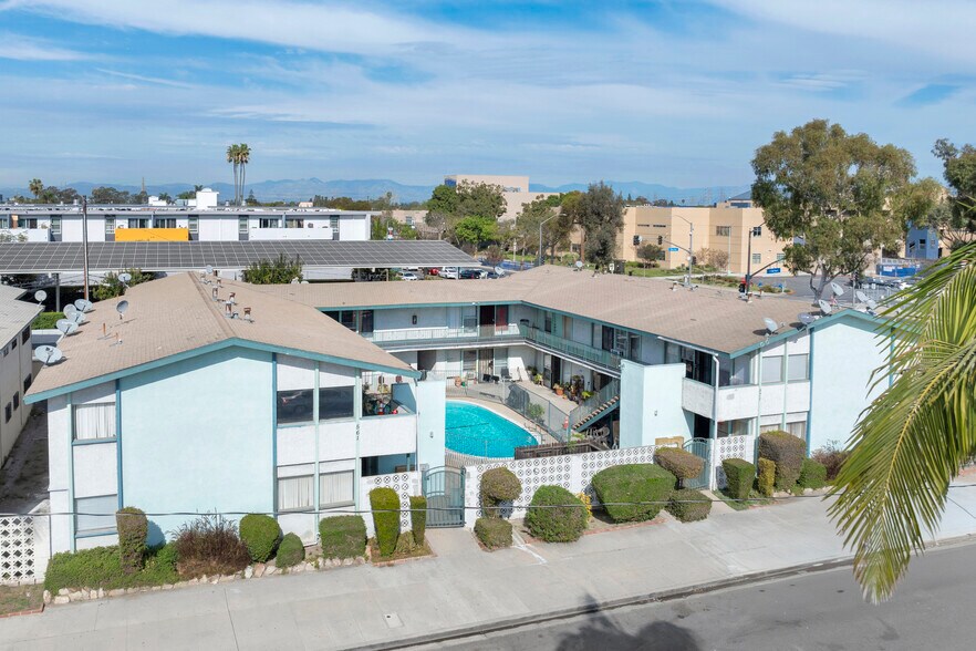 More Photos Of 561 E 64th St, Long Beach Apartments For Sale