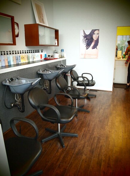 More Photos Of 2000-2018 NE Sandy Blvd, Portland Storefront Retail Office For Lease