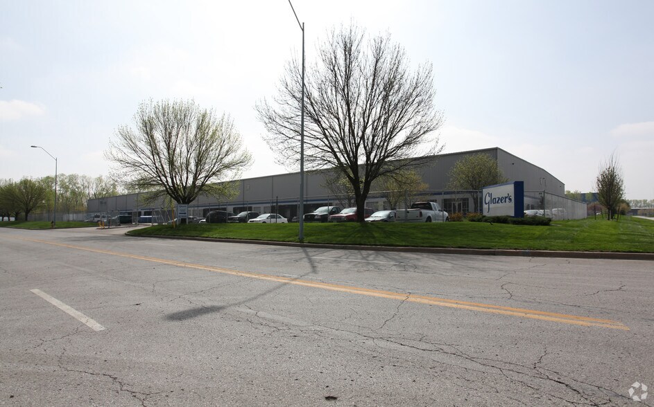More Photos Of 6201-6301 Stilwell St, Kansas City Warehouse For Lease