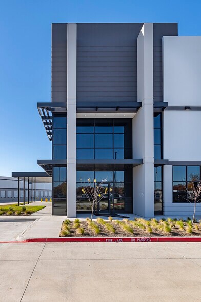 More Photos Of 4536 W Royal, Irving Warehouse For Lease