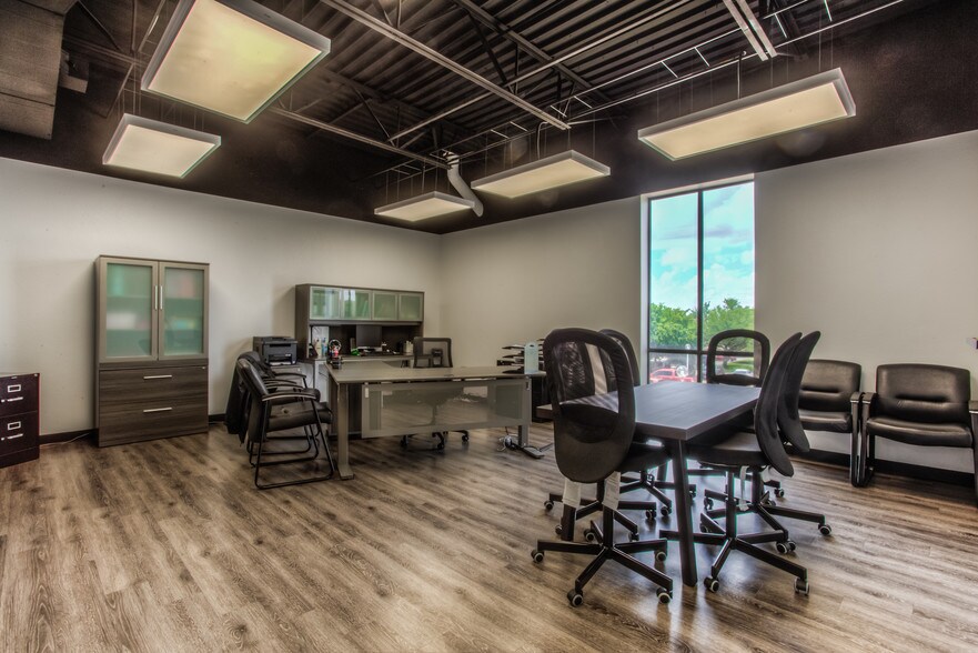 More Photos Of 6464 Brentwood Stair Rd, Fort Worth Office For Sale