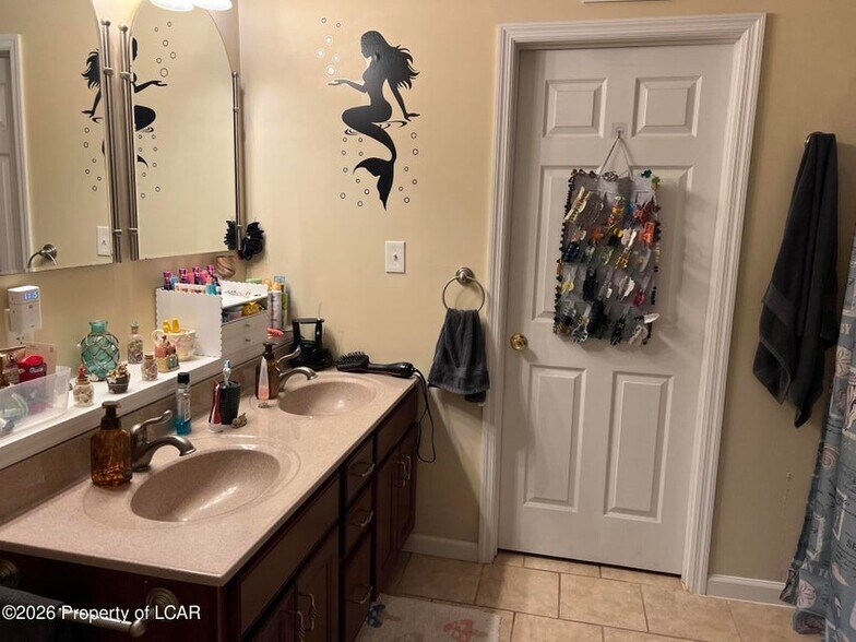 More Photos Of 197 Courtdale Ave, Courtdale Flex For Sale