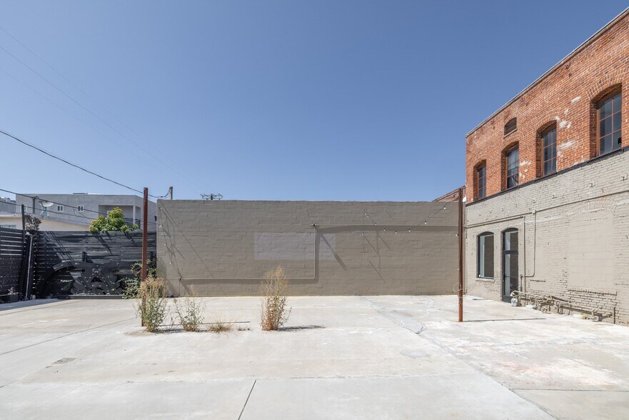 More Photos Of 629 N Western Ave, Los Angeles Office For Lease