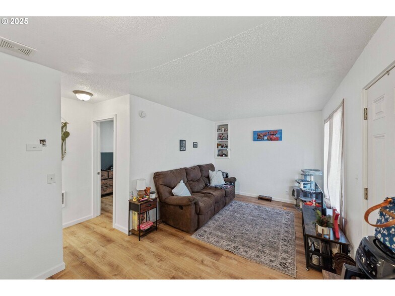 More Photos Of 1900 Monroe St, North Bend Apartments For Sale