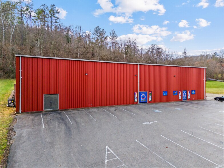More Photos Of 591 Merritts Creek Rd, Huntington Sports And Entertainment For Sale