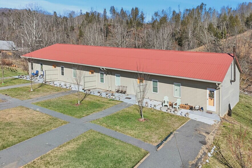 More Photos Of 8703 Highway 19 E, Roan Mountain Apartments For Sale