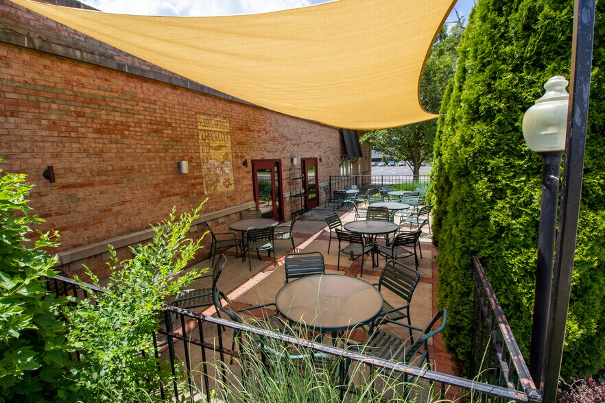 More Photos Of 5402 Portage Rd, Portage Restaurant For Lease