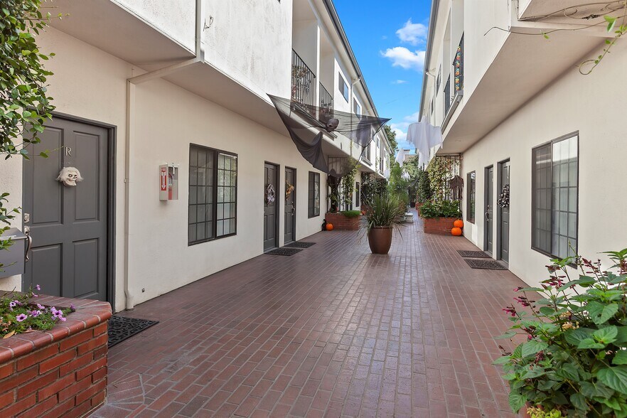 More Photos Of 635 E Olive Ave, Burbank Apartments For Sale