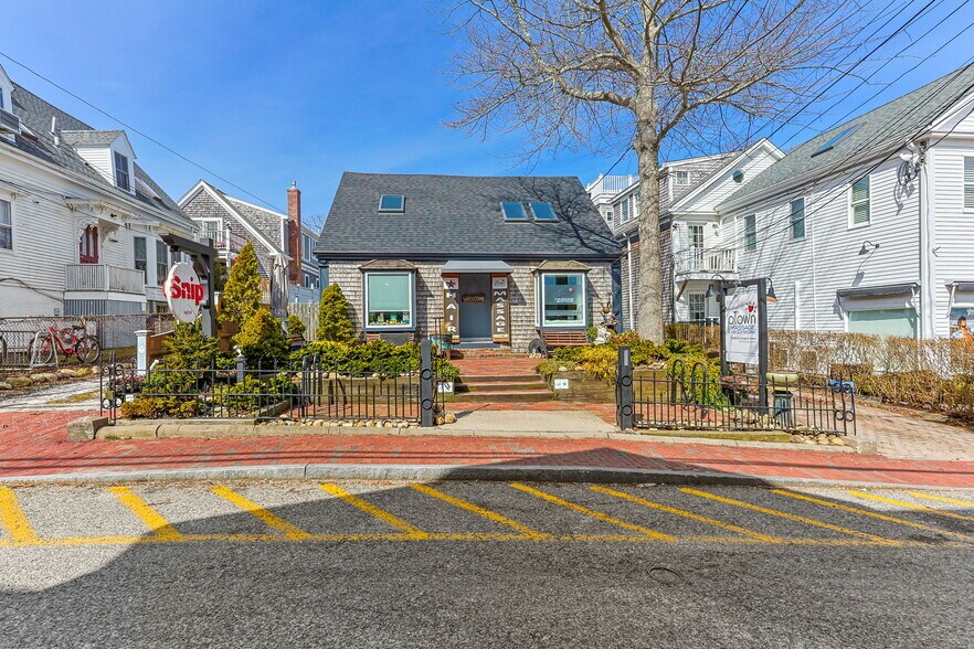 More Photos Of 182 Commercial St, Provincetown Storefront For Sale