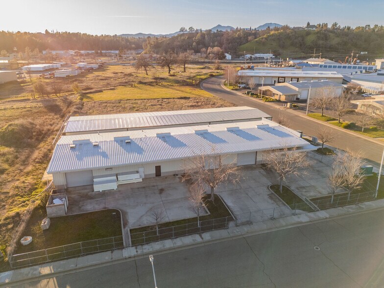 More Photos Of 2495-A-2495-B Progress Dr, Redding Manufacturing For Lease