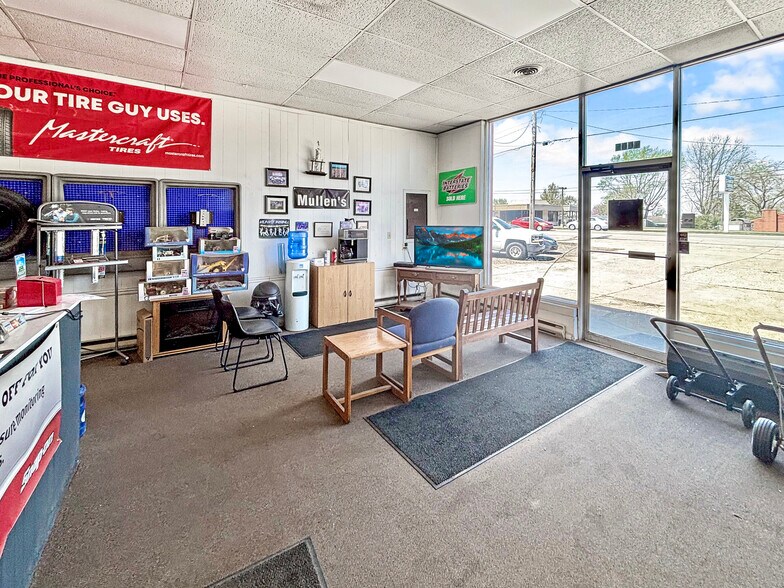More Photos Of 1005 E Broadway St, Covington General Retail For Sale