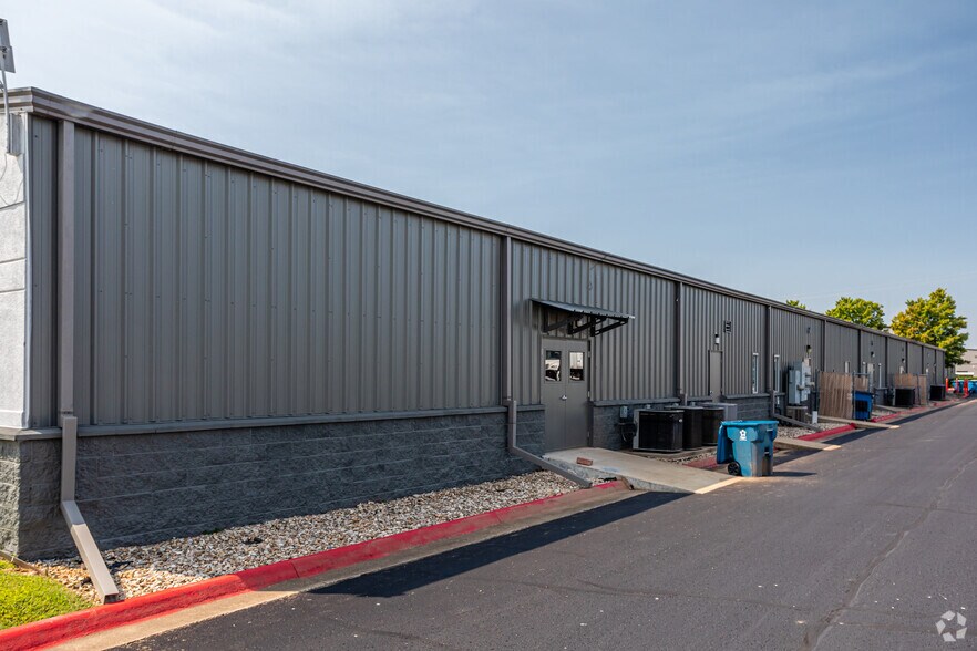 More Photos Of 2701 SE Otis Corley Dr, Bentonville Unknown For Lease