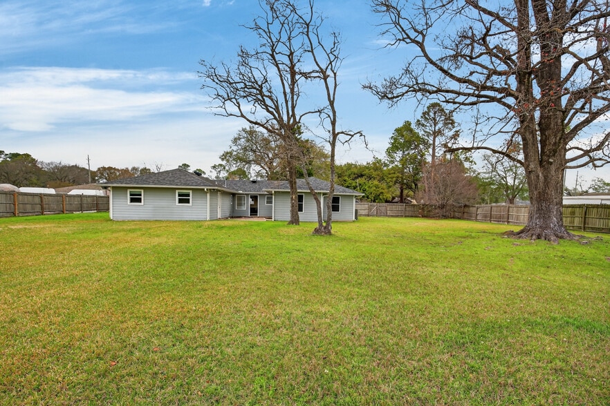 More Photos Of 5109 E 5th St, Katy Storefront Retail Office For Sale