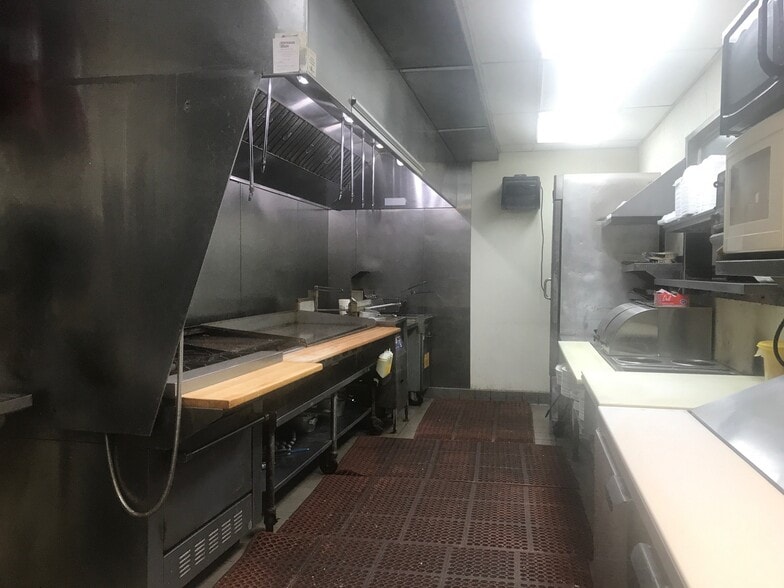 More Photos Of 8200 Macomb St, Grosse Ile Township Restaurant For Sale