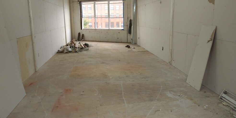More Photos Of 60 Dickerson St, Newark Light Manufacturing For Lease