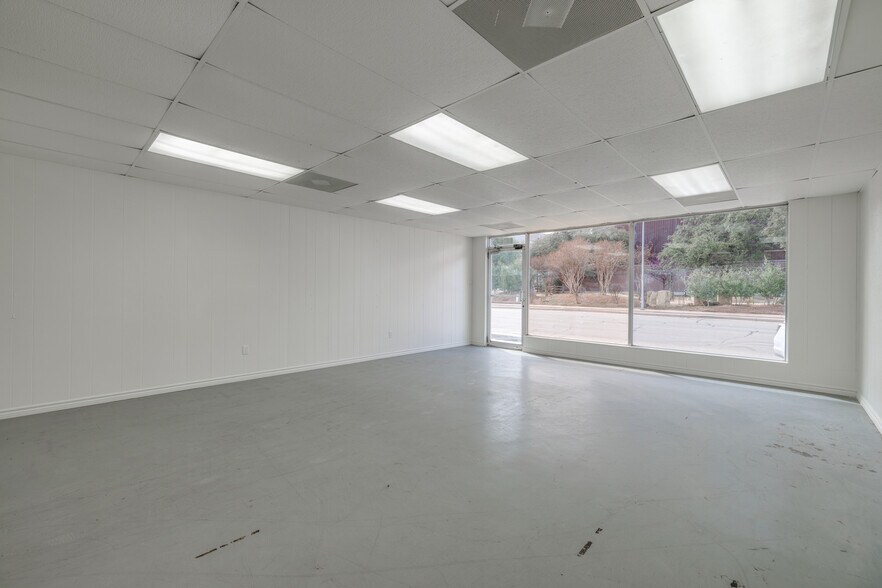 More Photos Of 623-627 Pine St, Abilene Storefront For Sale