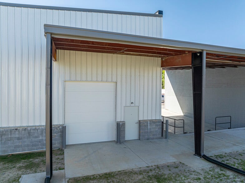 More Photos Of 8120 Windsor Hill Blvd, North Charleston Light Distribution For Lease