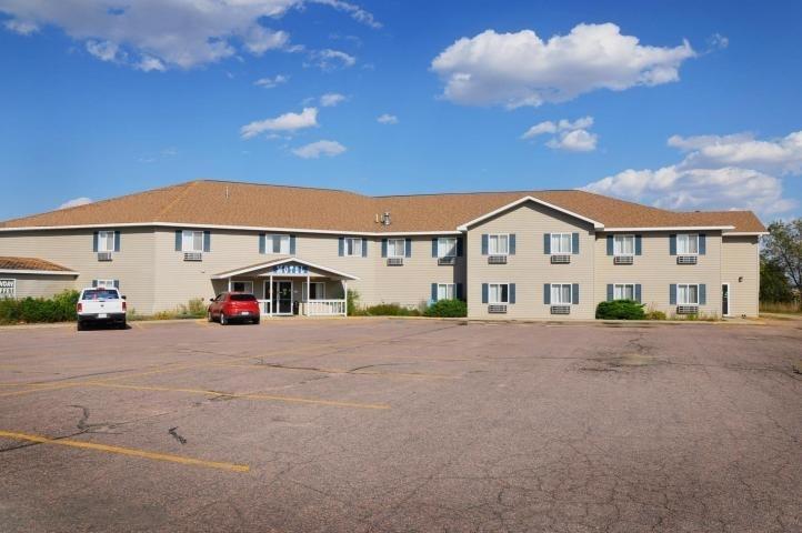 More Photos Of 920 S 3rd Ave, Clear Lake Hotel For Sale