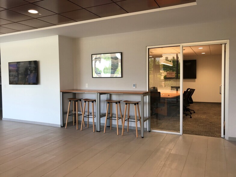 More Photos Of 160 Newtown Rd, Virginia Beach Office For Lease