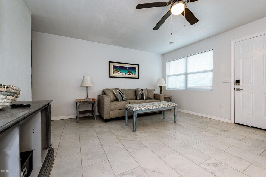 More Photos Of 112 N Peninsula Dr, Daytona Beach Apartments For Sale