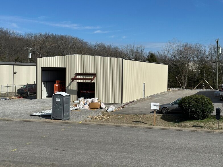 More Photos Of 108 Gingham Dr, La Vergne Warehouse For Lease