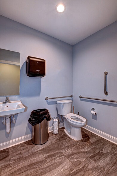 More Photos Of 10609-10611 Watterson Center Ct, Louisville Office For Sale