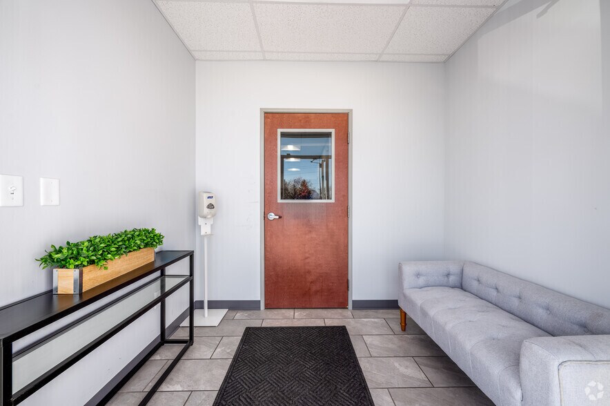 More Photos Of 9150 Harrison Park Ct, Indianapolis Light Distribution For Lease