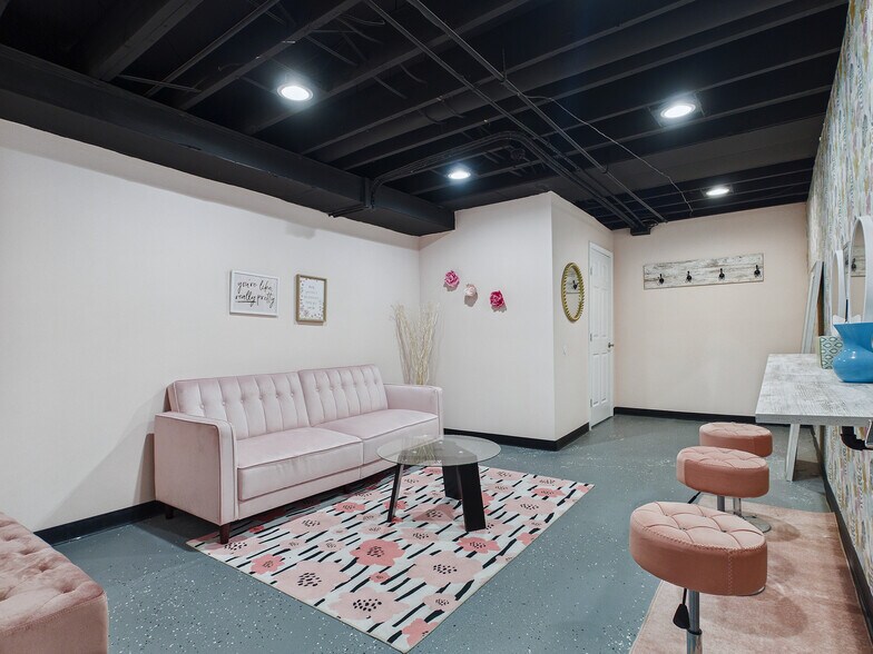 More Photos Of 407 Jacob St, Saint Jacob Specialty For Sale