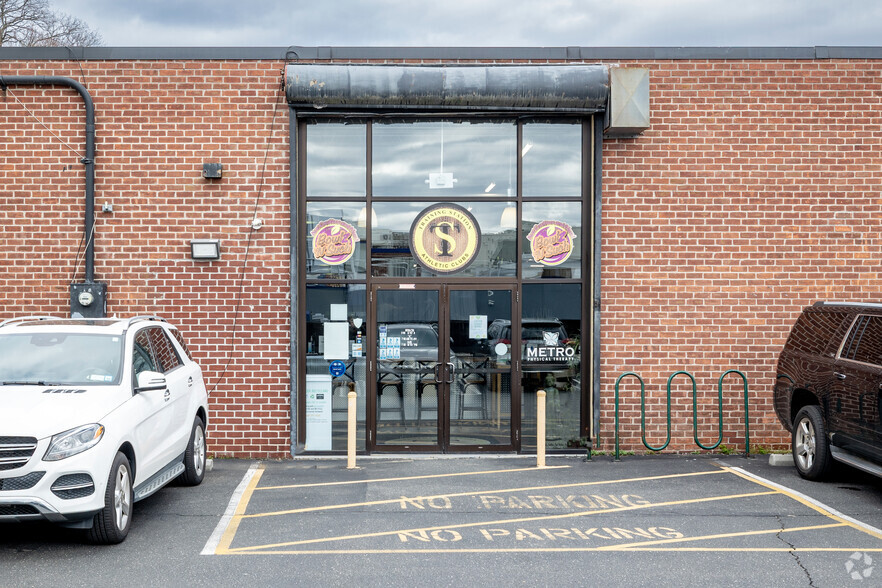 More Photos Of 43-45 Channel Dr, Port Washington Flex For Sale