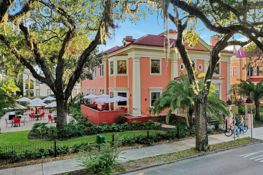 More Photos Of 119 E 37th St, Savannah Restaurant For Sale