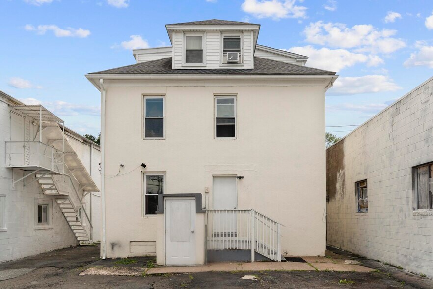 More Photos Of 26 Bagley Ave, Hamden Multifamily For Sale