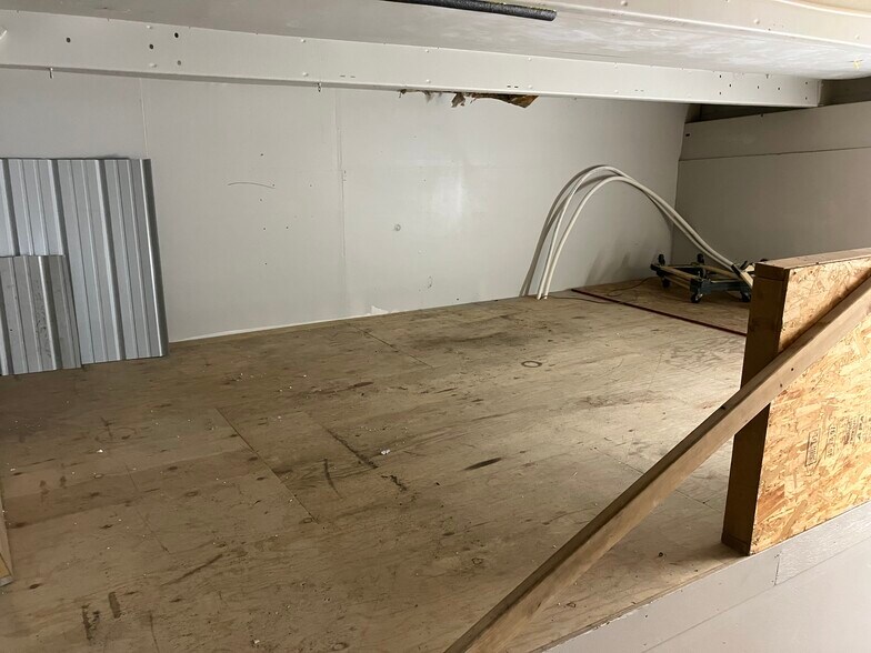 More Photos Of 127-129 S Cleveland Ave, Loveland Showroom For Lease